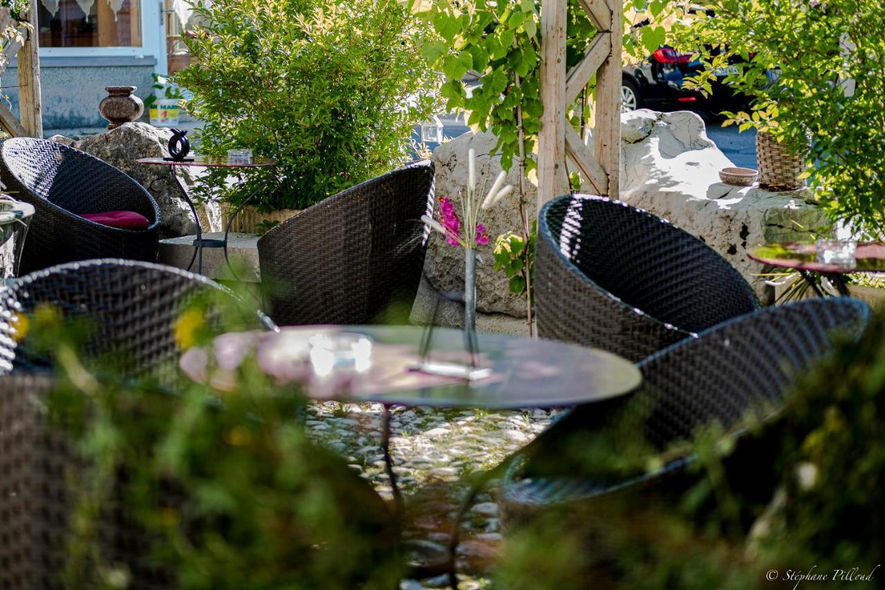 Hotel De La Truite & Spa Le Petit Nautilus Le Pont ภายนอก รูปภาพ