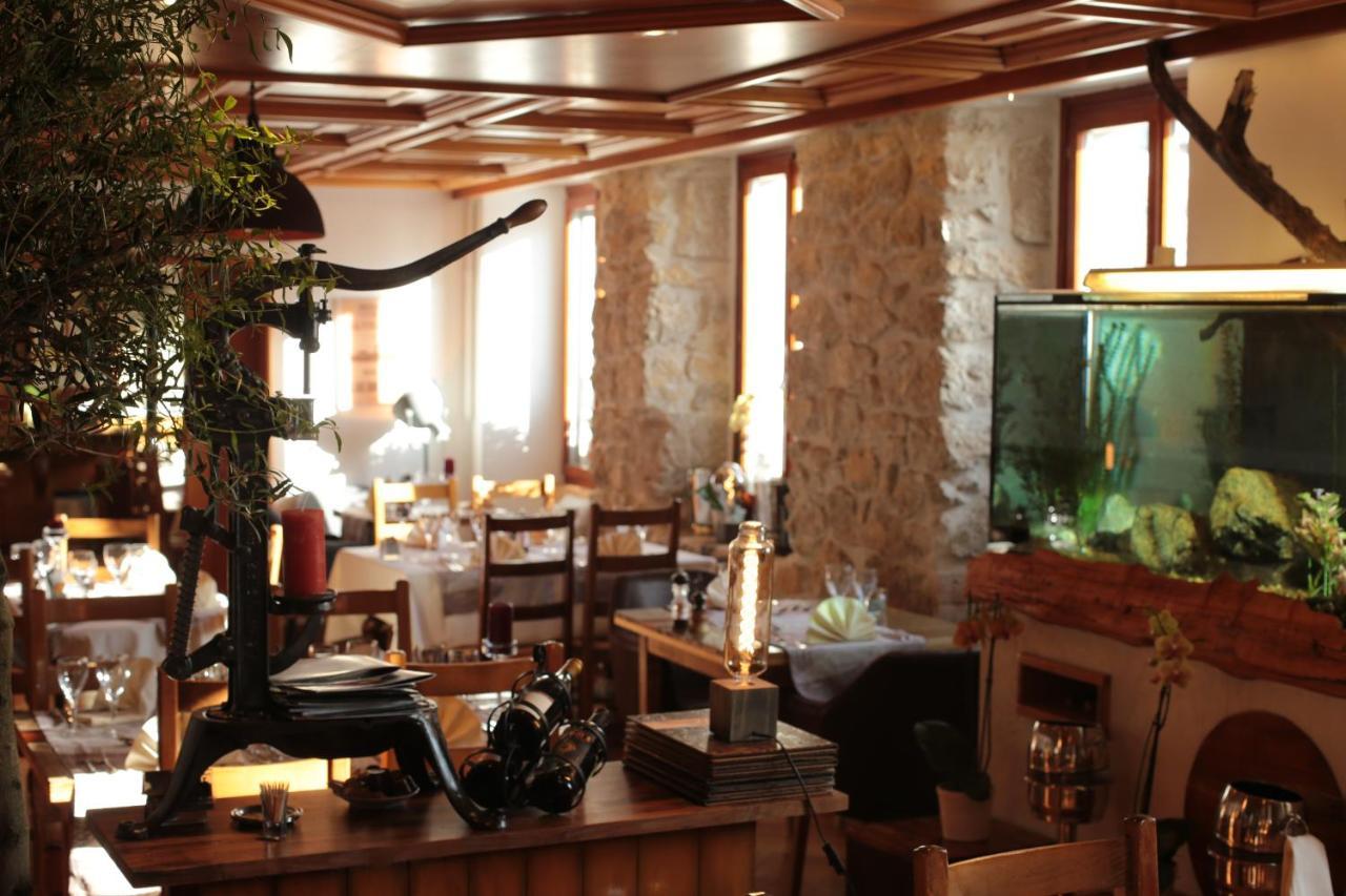 Hotel De La Truite & Spa Le Petit Nautilus Le Pont ภายนอก รูปภาพ