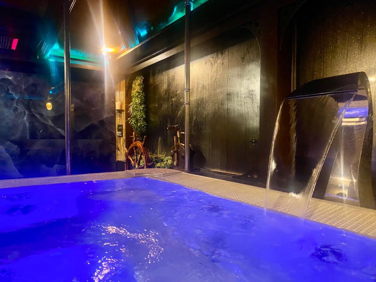 Hotel De La Truite & Spa Le Petit Nautilus Le Pont ภายนอก รูปภาพ