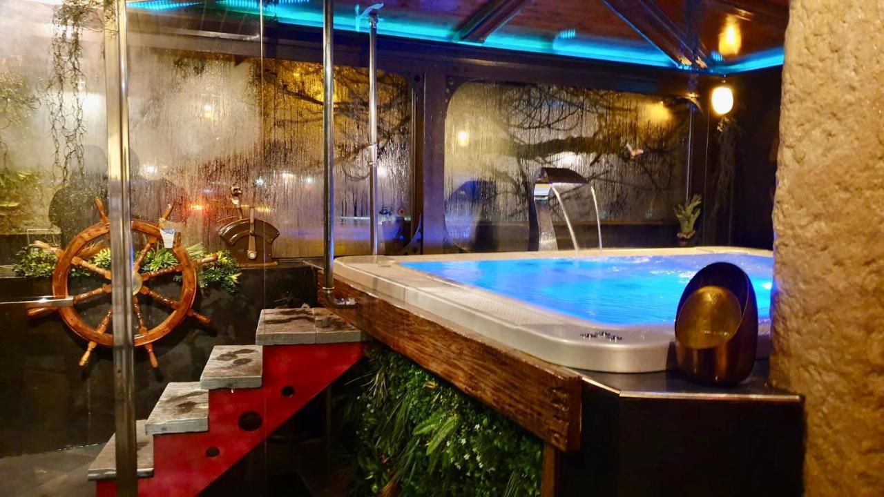 Hotel De La Truite & Spa Le Petit Nautilus Le Pont ภายนอก รูปภาพ