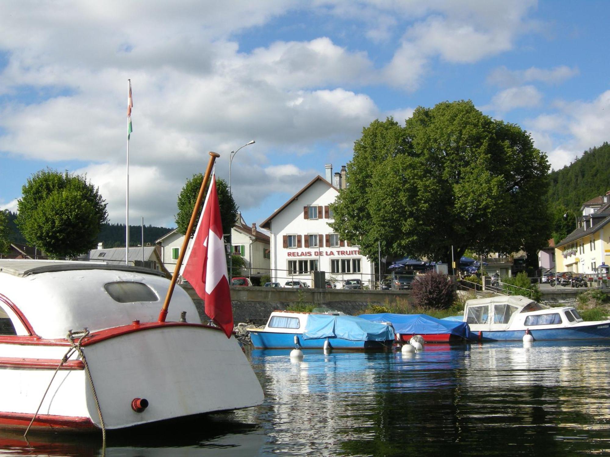 Hotel De La Truite & Spa Le Petit Nautilus Le Pont ภายนอก รูปภาพ