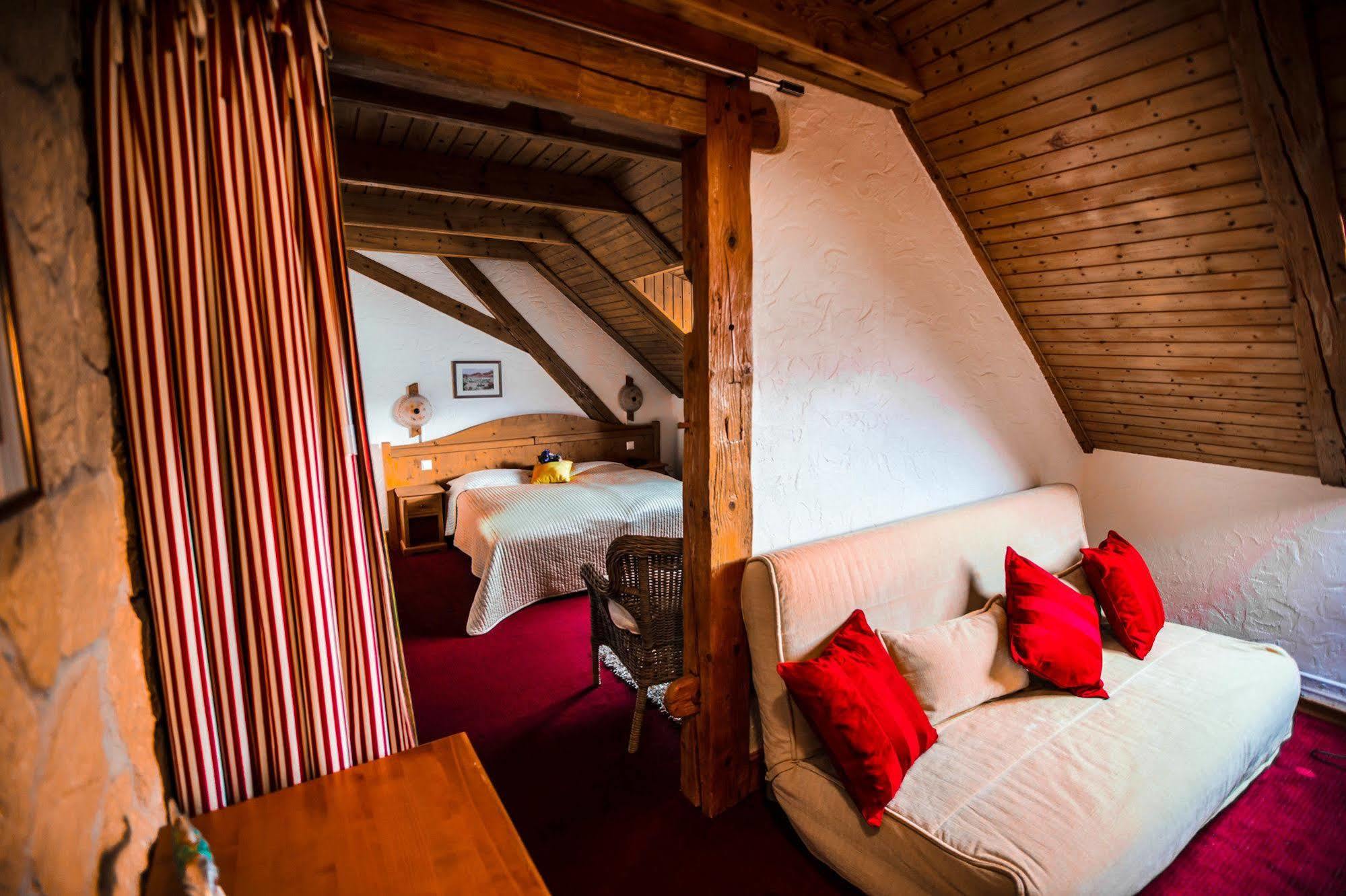 Hotel De La Truite & Spa Le Petit Nautilus Le Pont ภายนอก รูปภาพ