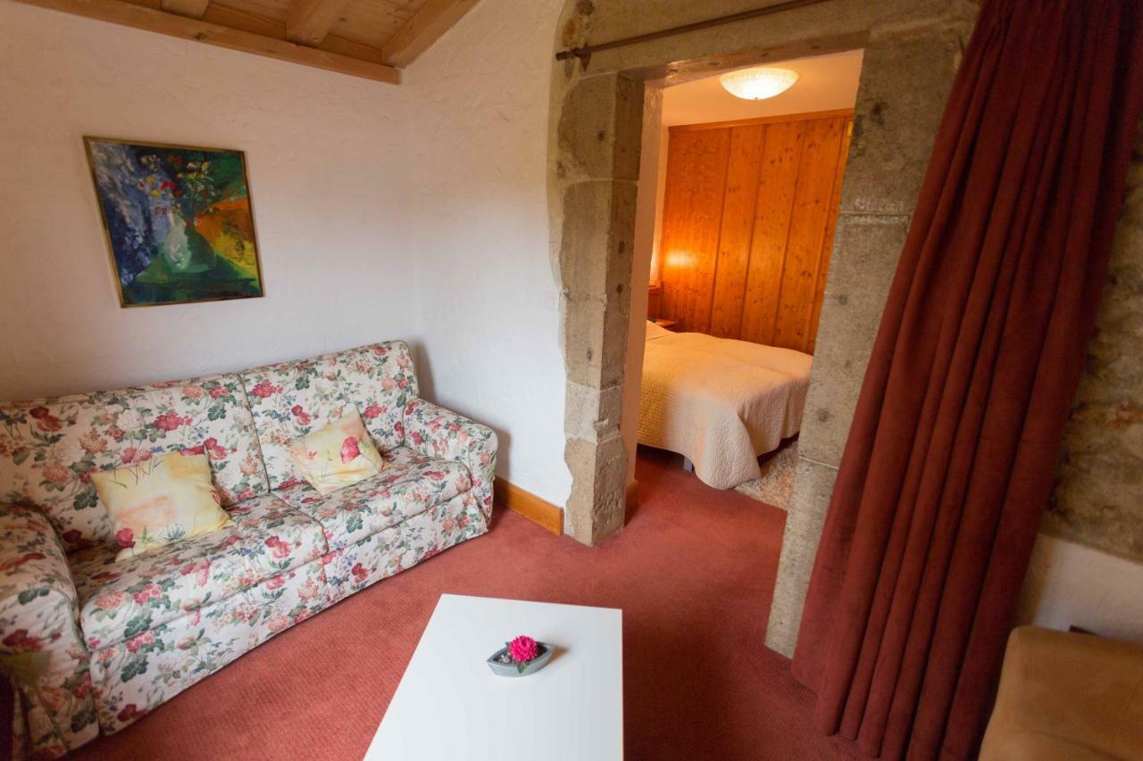 Hotel De La Truite & Spa Le Petit Nautilus Le Pont ภายนอก รูปภาพ