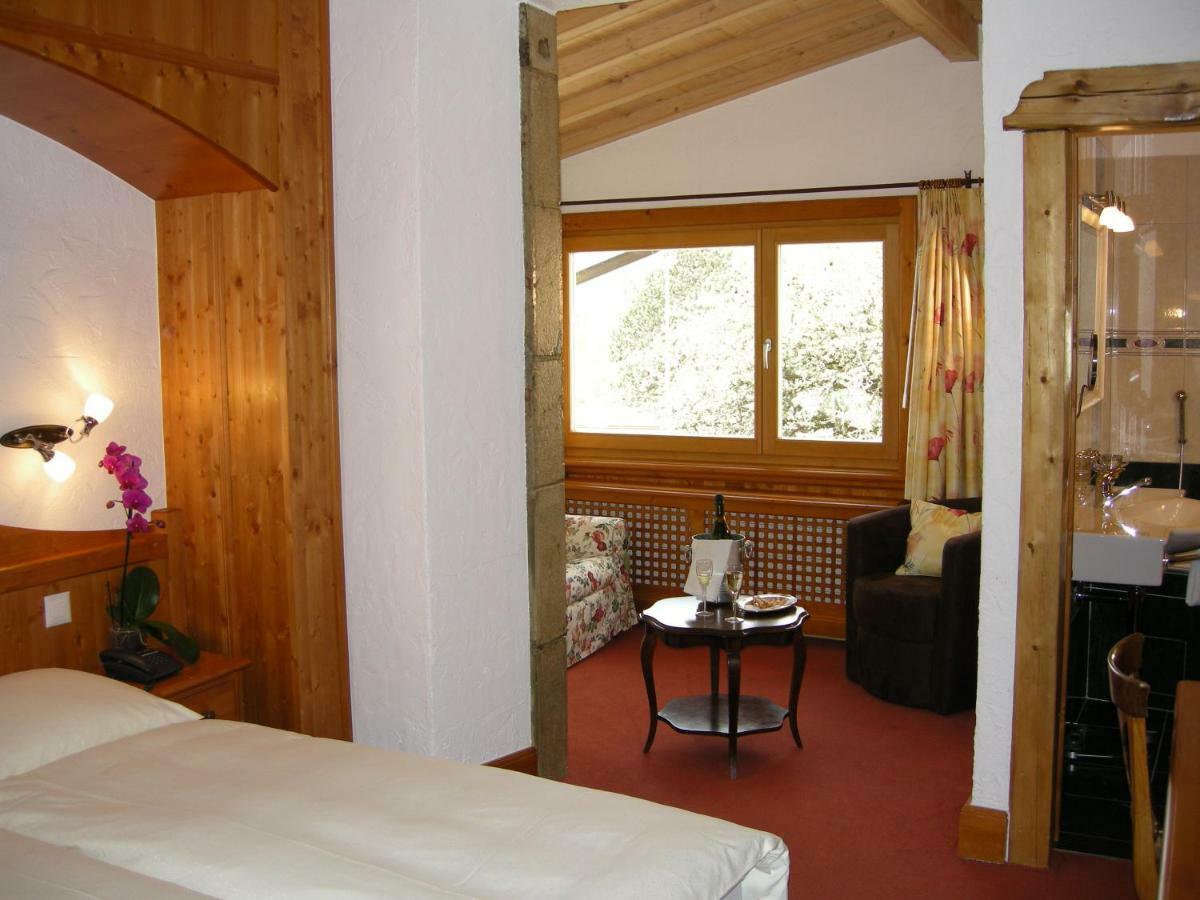 Hotel De La Truite & Spa Le Petit Nautilus Le Pont ภายนอก รูปภาพ